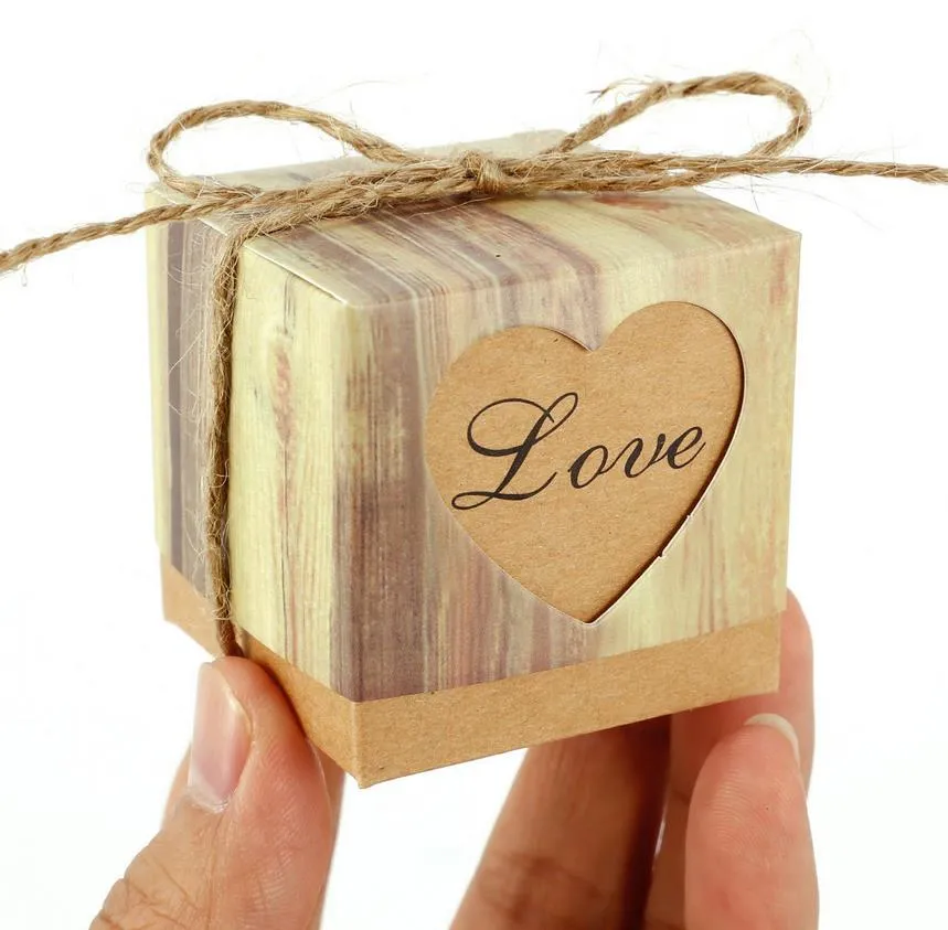 Vintage Kraft Paper Hollow Out Love Heart Favor Gift Box Bröllopsfödelsedagsfest Handgjorda Tvål Smycken Candy Wrap Packaging Boxes