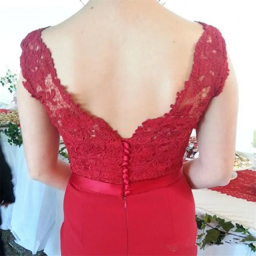 Elegante abito da damigella d'onore rosso con scollo a V a sirena e abito da sposa in chiffon taglie forti