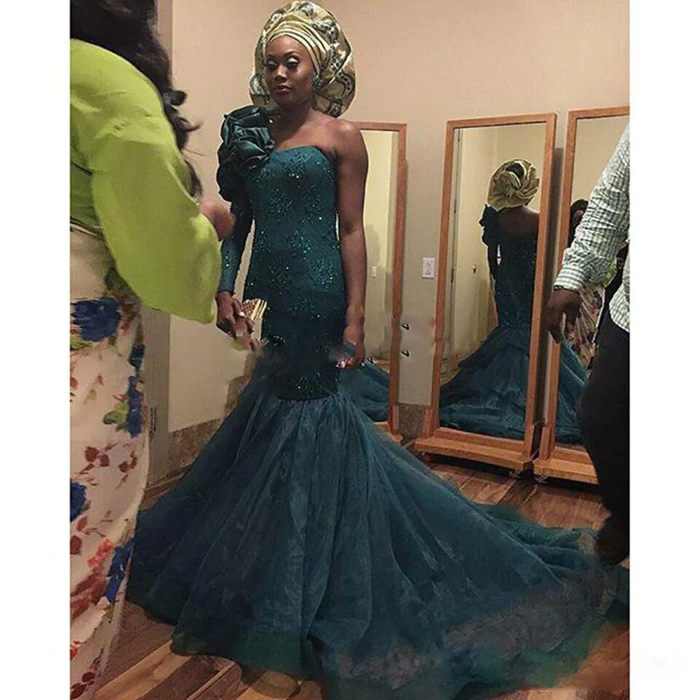 Saudiarabien Teal Aftonklänningar Sexig One Shoulder Långärmad Prom Klänningar Med Stor Flower On Axel Lace Appliques Afrikansk Party Dress