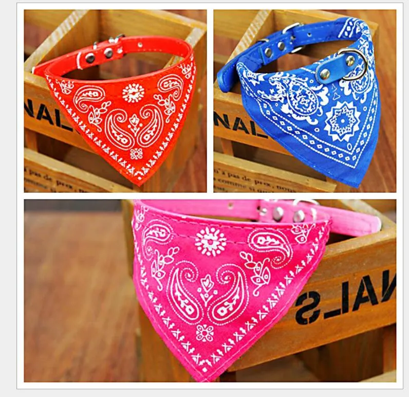 2017 Pet Tillbehör Lovely Dog Collar Scarf Tyg Justerbar Pet Dog Bandana Puppy Triangulär Tryckt halsduk för små hundar Katter