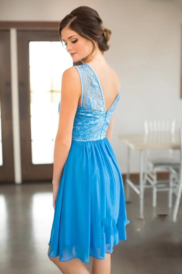2020 Nuevos vestidos de dama de honor cortos de país baratos para bodas Coral azul hielo Ilusión de encaje completo Sin mangas Tallas grandes Vestidos de dama de honor