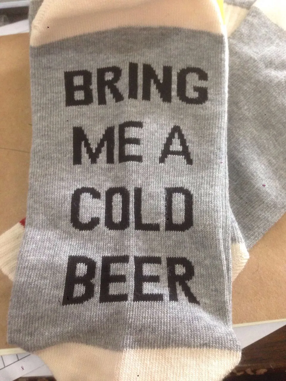 Comfort Cotton Socks quotIf you can read this bring me a cold Beerquot Perfect Unisex Gift for Beer Lovers Birthdays White E7946054