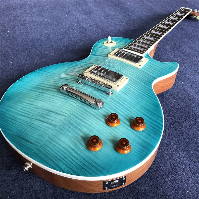 chitarra elettrica standard cinese calda di nuovo arrivo con top in acero fiamma blu, retro in mogano naturale, tutti i colori sono disponibili