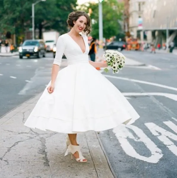 Vintage Tea Length 50s Short Wedding Dresses With Sleeves V Neck Sexy Vintage 1950s Informal Reception Bridal Gowns Custom Made New