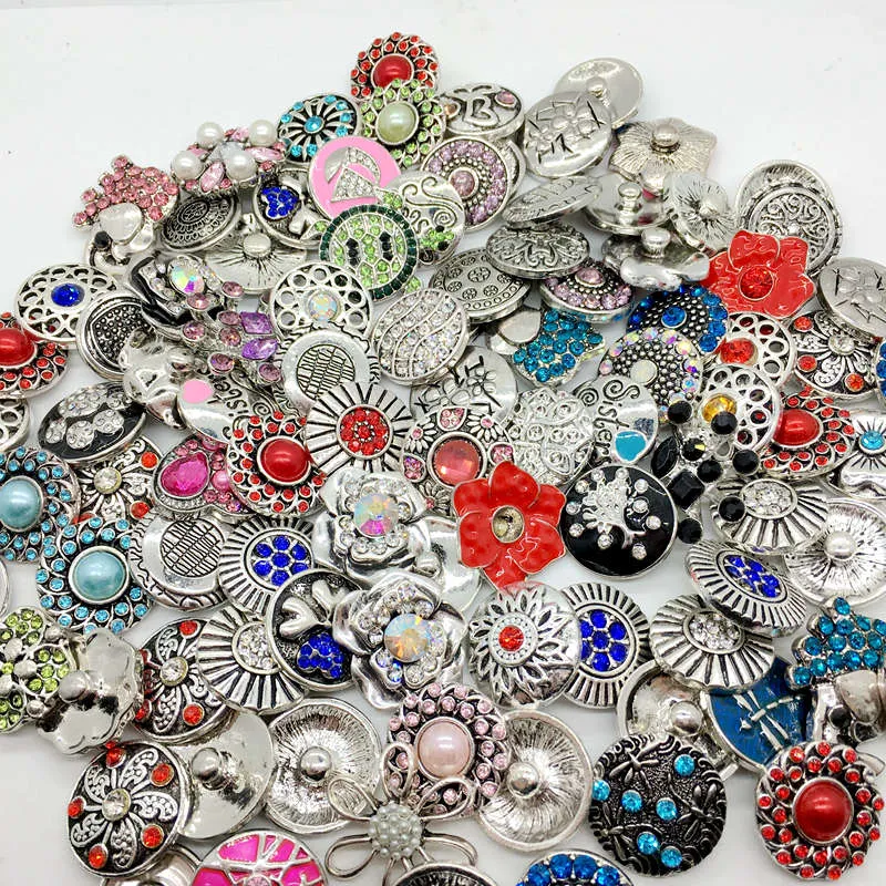 Ganze 50 Stück viele 18 mm Druckknöpfe im gemischten Stil Metral Strass Ingwer Snap Schmuck Sanps Chunk Button für Noosa Snaps Charm B2959