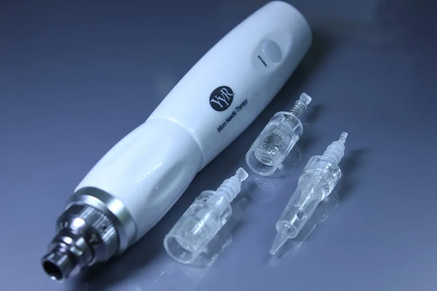Vente en gros - Dernière rechargeable YYR Microneedle Therapy Derma Pen Auto Micro Needling Derma Stamp Pen avec 50pcs 12 cartouches d'aiguille