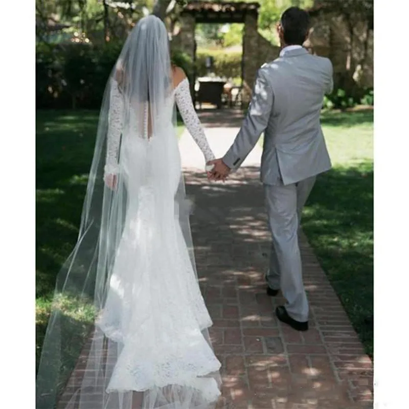 Robes de mariée de style campagnard sirène hors épaule à manches longues balayage train pleine dentelle bouton dos robes de mariée sur mesure