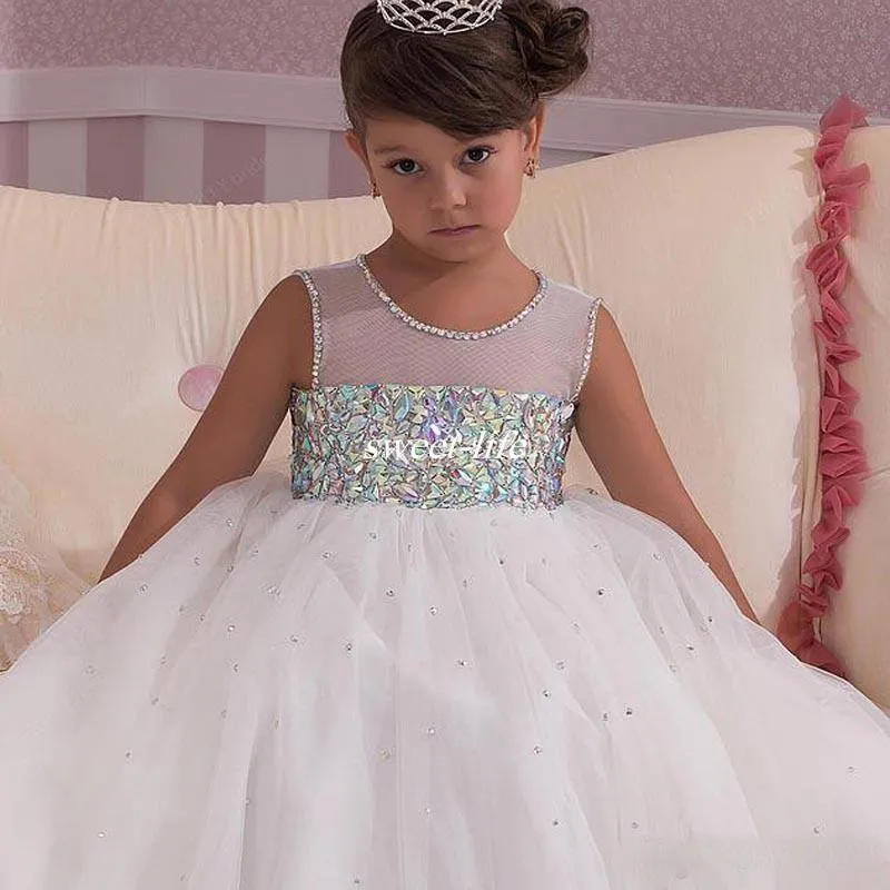 2018 Prinzessin Weiße Hochzeit Blumenmädchenkleider Empire-Taille Kristalle Offener Rücken 2017 Maßgeschneidertes günstiges Baby-Kommunion-Mädchen-Festzug-Kleid