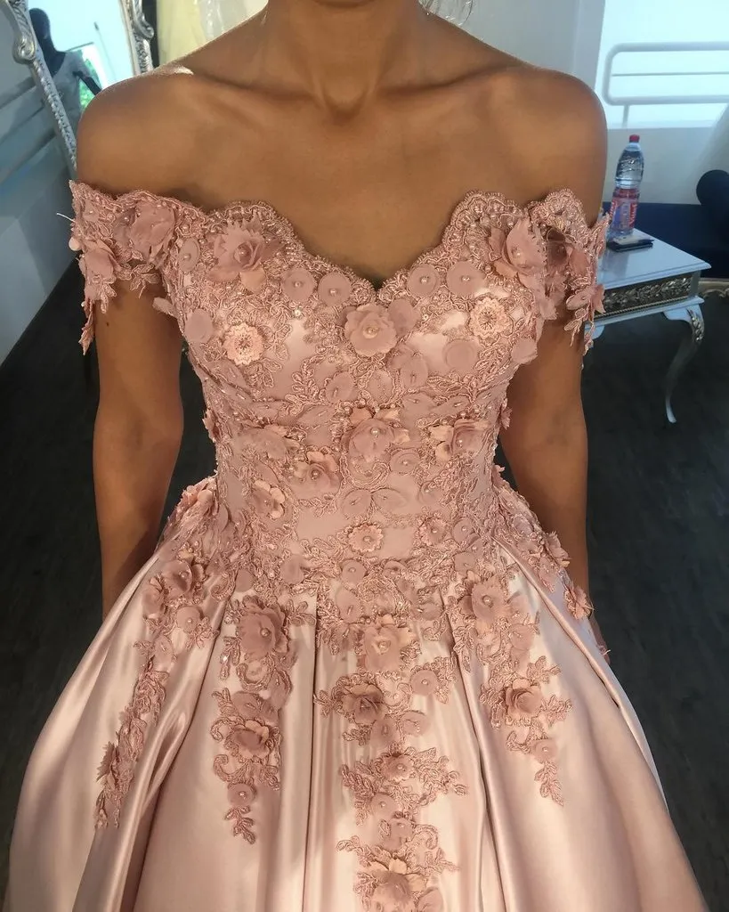 Elegant naken rosa prinsessa quinceanera klänningar av axel satin backless guld lavendel fuchsia petite prom klänningar söt 16 klänning spets upp