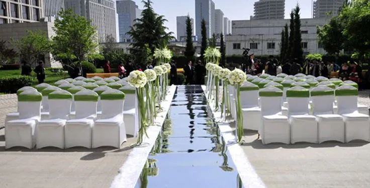 ロマンチックな結婚式の両側の銀色の鏡の鏡の芸能の装飾T段階ショーパーティーイベント大きい2.4m幅0.2mmの厚さ