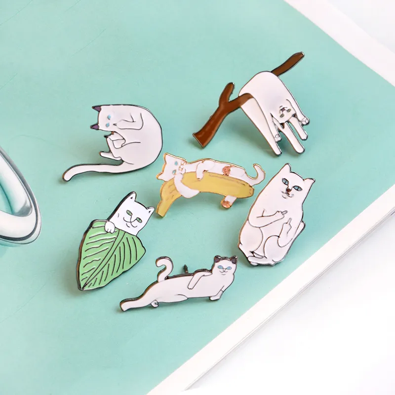 Cartoon Lustige Katzen Mit Banane Auf Zweig Design Brosche Pins Abzeichen Button Button Corsage Männer Frauen Kind Schmuck