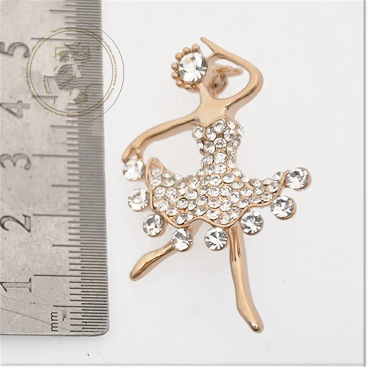 Nieuwe populaire mooie bruiloft dansende meisje broche groothandel handgemaakte strass bloem kleur rok broche broches voor bruiloft