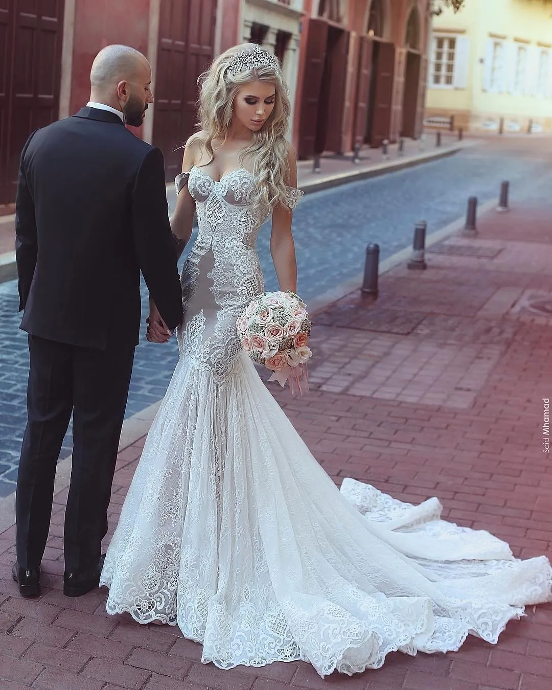 Stylish Lace Mermaid Wedding Gown Sexy Off Shoulder Sleeveless Applique Lace-Up Open Back Wedding Dress Custom Made Sweep Train Br268F