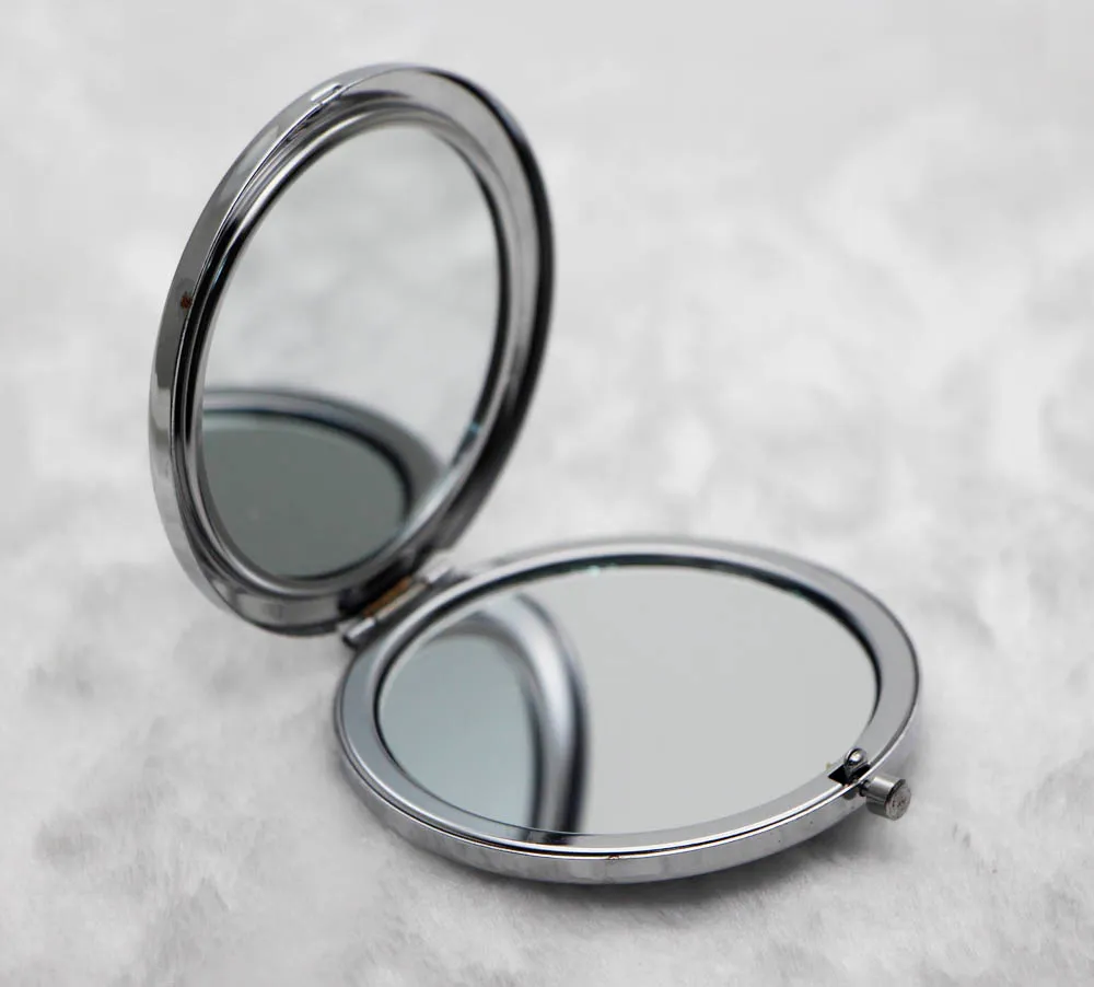 Espejos compactos personalizados Custom Graved Metal Cosmetic Maquillaje de maquillaje Caja de espejo Favores de boda Regalo Envío gratis