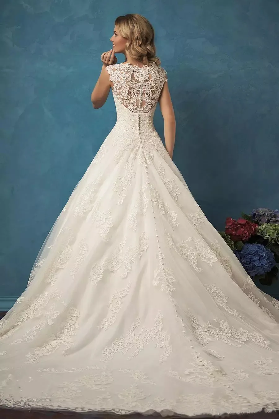 دانتيل كامل الدانتيل فساتين الزفاف 2024 رخيصة V-Neck Amelia Sposa العربية Dubai Sweep Train Long Vintage Bridal Dons