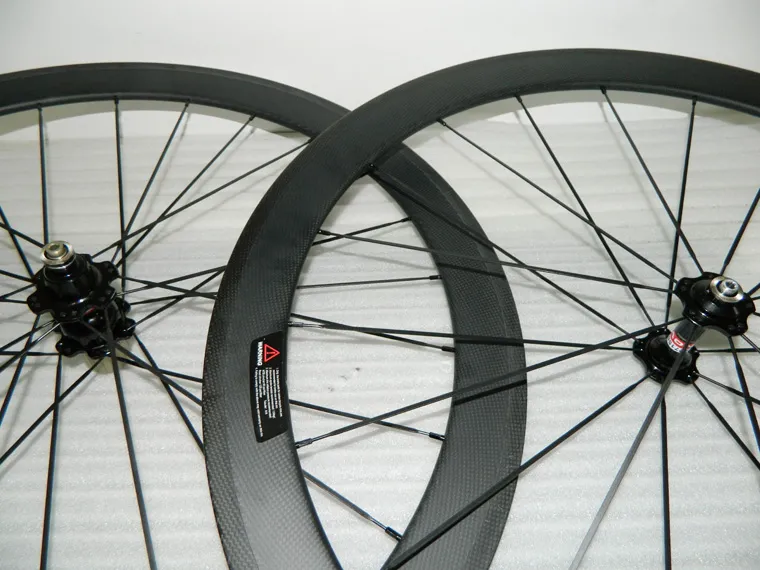 Carbon Wheelset Cyklar 700C 50mm OEM Carbon Clincher Wheels for Road Cykelhjul Novatec Hubs 23mm breda vägfälgar Carbon Bike