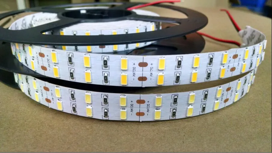 Kostenloser Versand Hochwertiger LED-Streifen 200 m/Los Kostenloser Versand 5 m/Rolle 600 LEDs weiß wasserdicht 5630 Leiterplatte SMD5730 LED-Streifenlicht