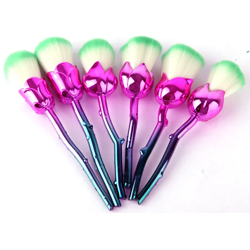 Il nuovo corredo veloce delle spazzole dell'ombretto della spazzola del fondamento dell'insieme di spazzola di trucco del fiore della rosa 11 stili in azione