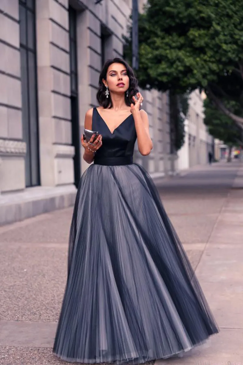 Nice Formal Black Tulle Evening Dresses Satin Spaghetti Straps V Neck Vintage Long Cut Out Prom Party Dresses Custom Made Women Gowns