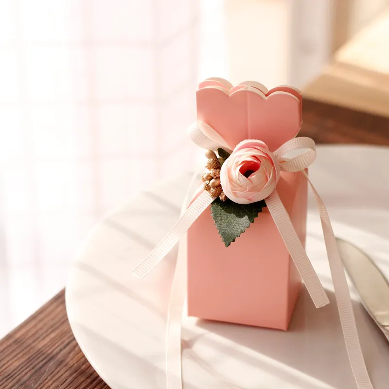 2019 New Arrive Wedding Favor Boxes Paper Sweety Box Shaped with Beautiful Flowers Party Gift Package European Hot Selling