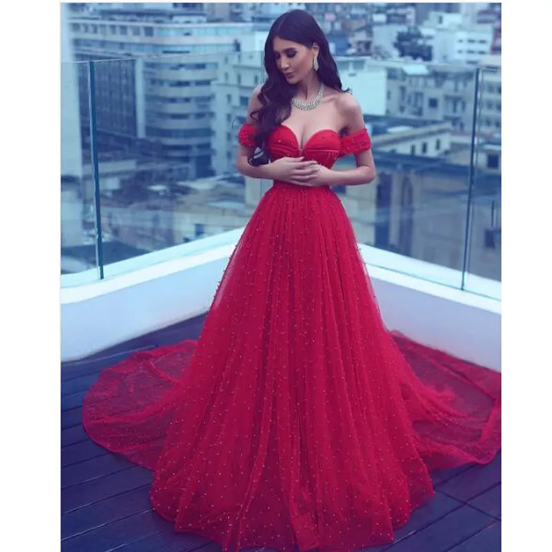 Amazing Red Off Shoulder Prom Dresses With Pearls Beaded 2017 Tulle En linje Lace Up Back Afton Gowns Custom Made Pagant Party Dress