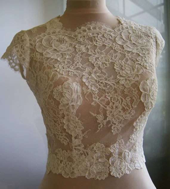 Scialli da sposa in pizzo di alta qualità Maniche corte Bolero da sposa Collo gioiello Avvolgimenti nuziali su misura Coprispalle Bottoni Stola posteriore