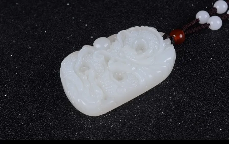 Good Hotan White Wek-Jin Dragon Bead Charm. Handmatige sculptuur ketting hanger