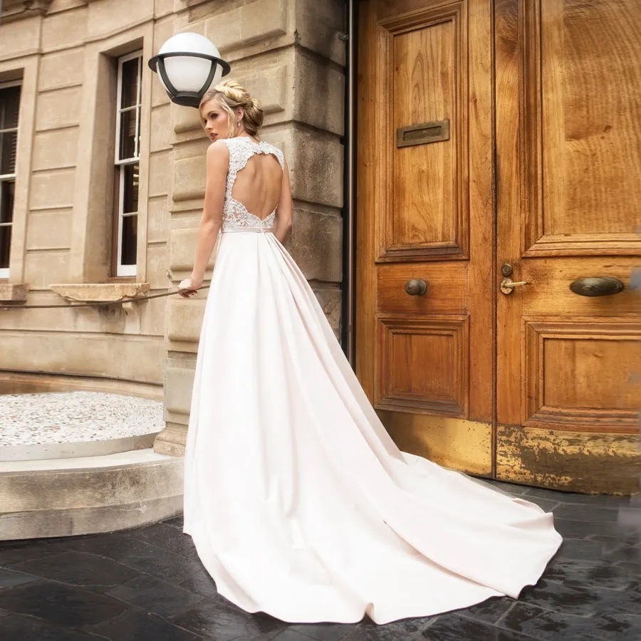 Modest Beaded Lace A Line Bröllopsklänningar 2019 Vintage V Hals Sequin Bridal Gowns Sexig Keyhole Tillbaka Satin Vestido de Noiva Dress