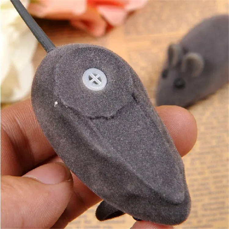 새끼 고양이 재생을 위해 선물을 재생 새로운 작은 고무 마우스 장난감 노이즈 사운드 이죠 쥐 이야기 장난감 6 * 3 * 2.5cm의 IB281