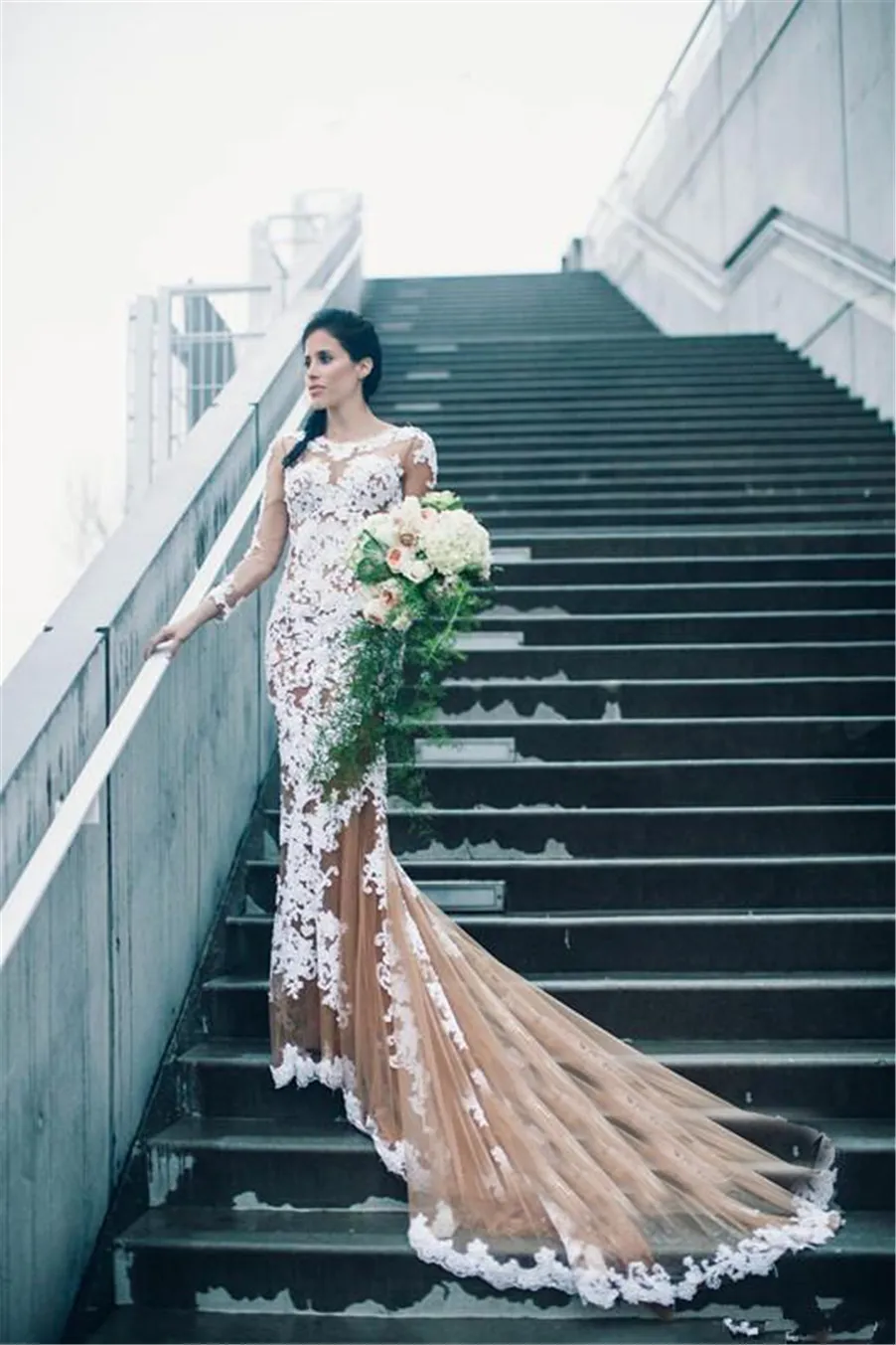 Białe Koronkowe Aplikacje Długie Rękawy Eleganckie przyciski Tulle Mermaid Prom Dresses Sheer Nude Suknia wieczorowa Vestidos de Fiesta Cortos