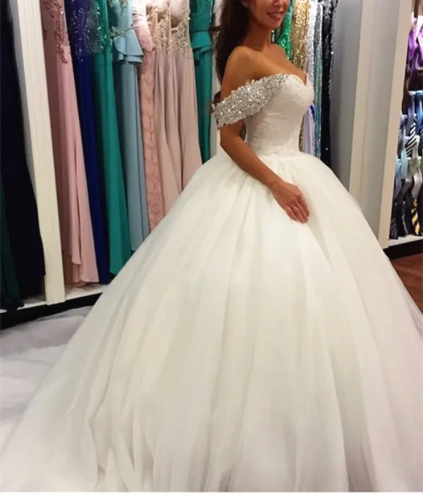 Wunderschönes, bauschiges Ballkleid-Hochzeitskleid aus Tüll aus China, mit Kristallen, schulterfrei, herzförmigen Spitzenapplikationen, Brautkleidern mit langer Schleppe