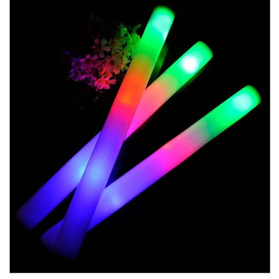 25 adet/lot LED köpük çubuğu renkli yanıp sönen coplar aydınlatma 48cm kırmızı yeşil mavi aydınlatma festivali parti dekorasyon konseri destek bar