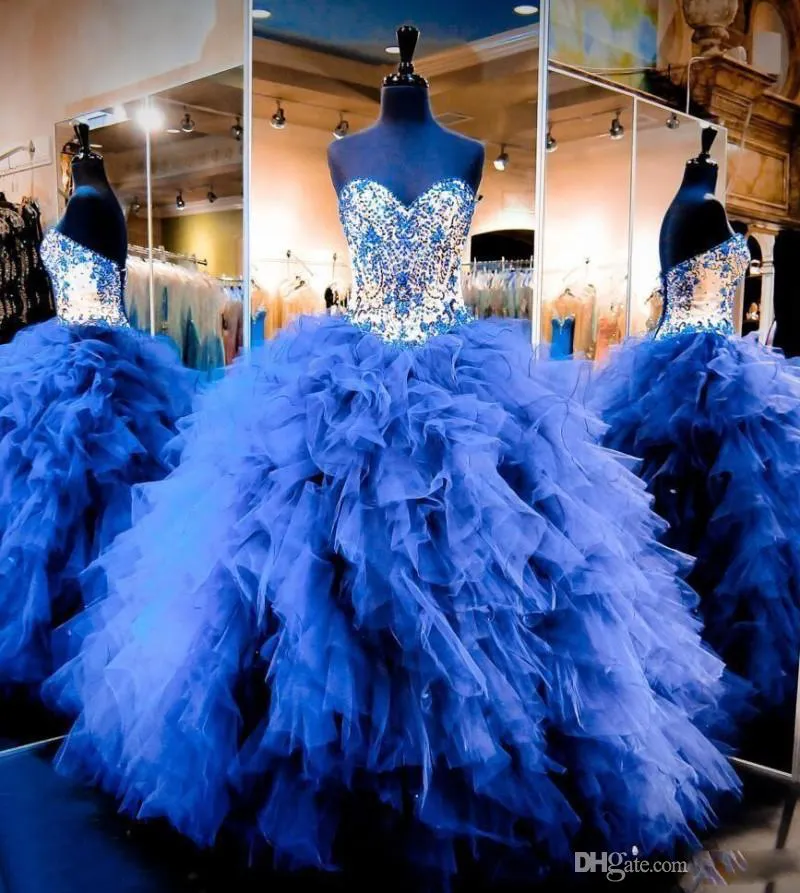 Online Royal Blue Ball Gown Quinceanera Klänningar med Cascading Ruffles Tulle Sweetheart Girls Pageant Klänningar för Teens Layered Prom Dress