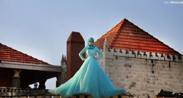 2019 muslimische Brautkleider, himmelblau, langärmelig, Stehkragen, Spitze, Kristall, Brautkleider, maßgeschneidertes A-Linien-Hochzeitskleid in Übergröße