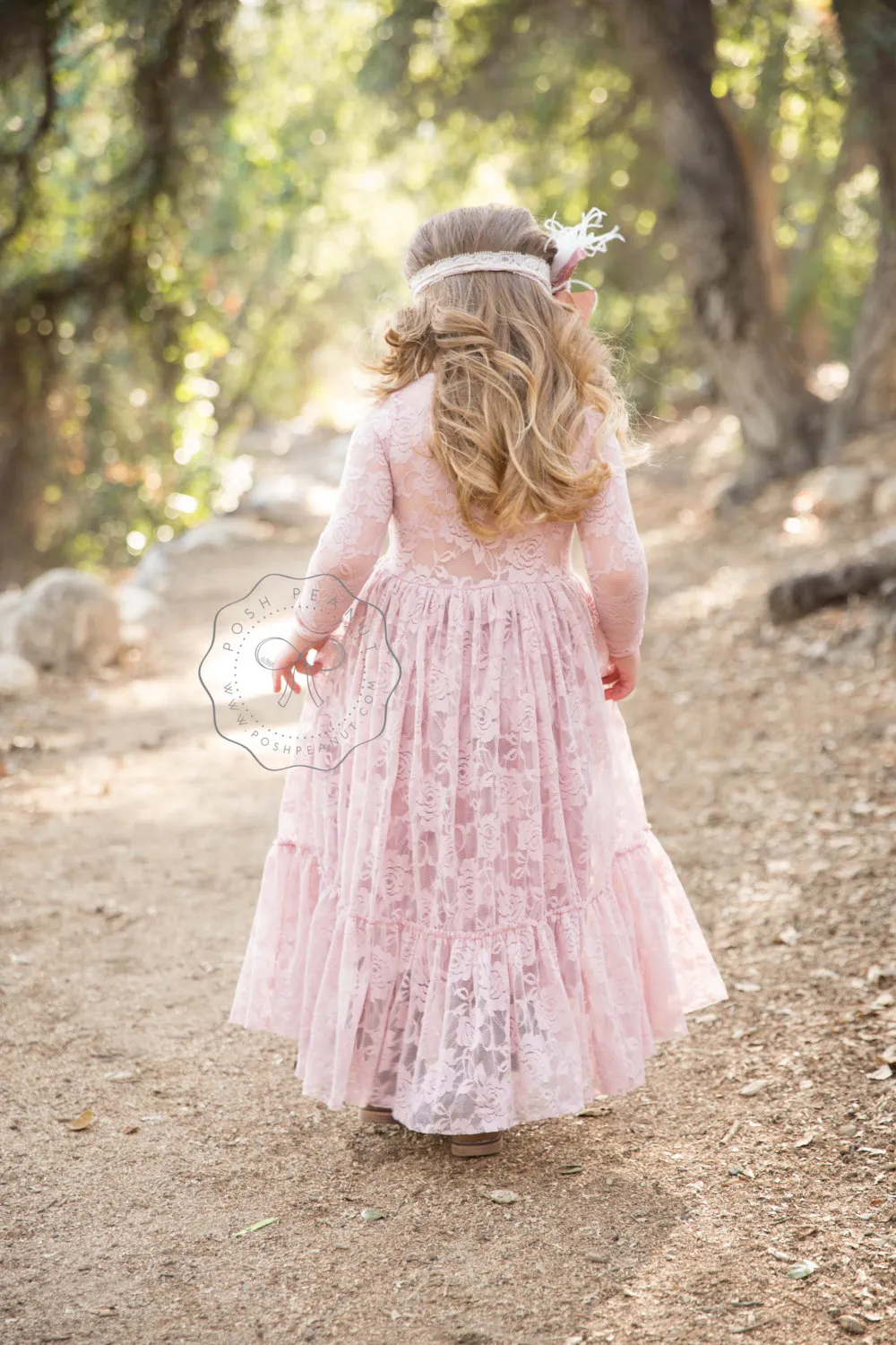 2019 Dusty Rose Flower Girls Abiti Boho Bohemian Country Beach Matrimoni con maniche lunghe Caviglia Abito da prima comunione Bambine