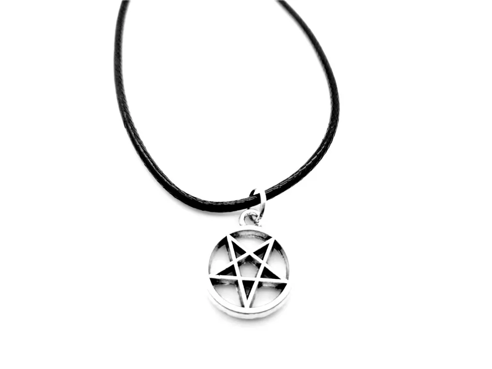 10st Tiny David of Star Necklace Pagan Wicca Invertered Star Pentagram Necklace Circle Round With Star Leather Rope Halsband