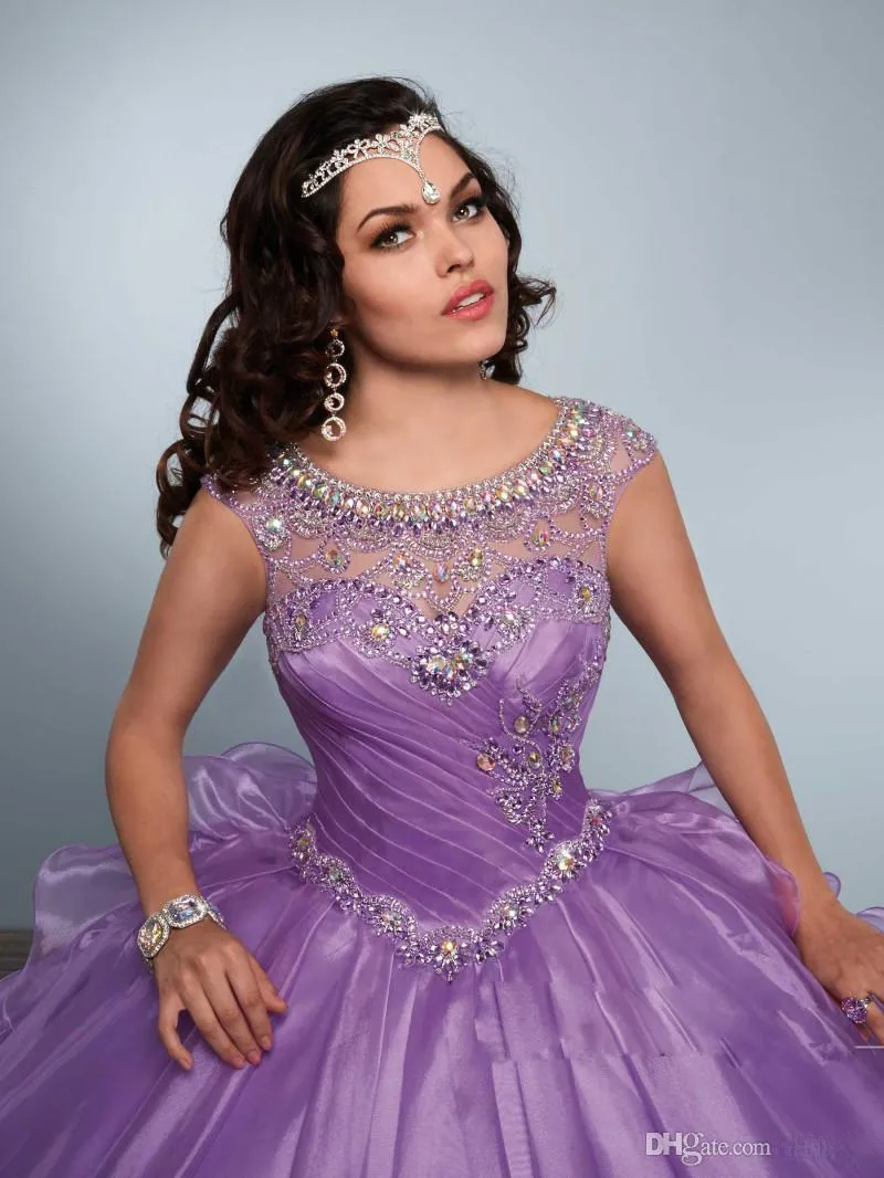 2018 Strass viola Abiti Quinceanera Bling Gioiello Collo Dolce 16 Abiti da ballo in maschera Organza Abito da ragazza debuttante in cristallo lavanda