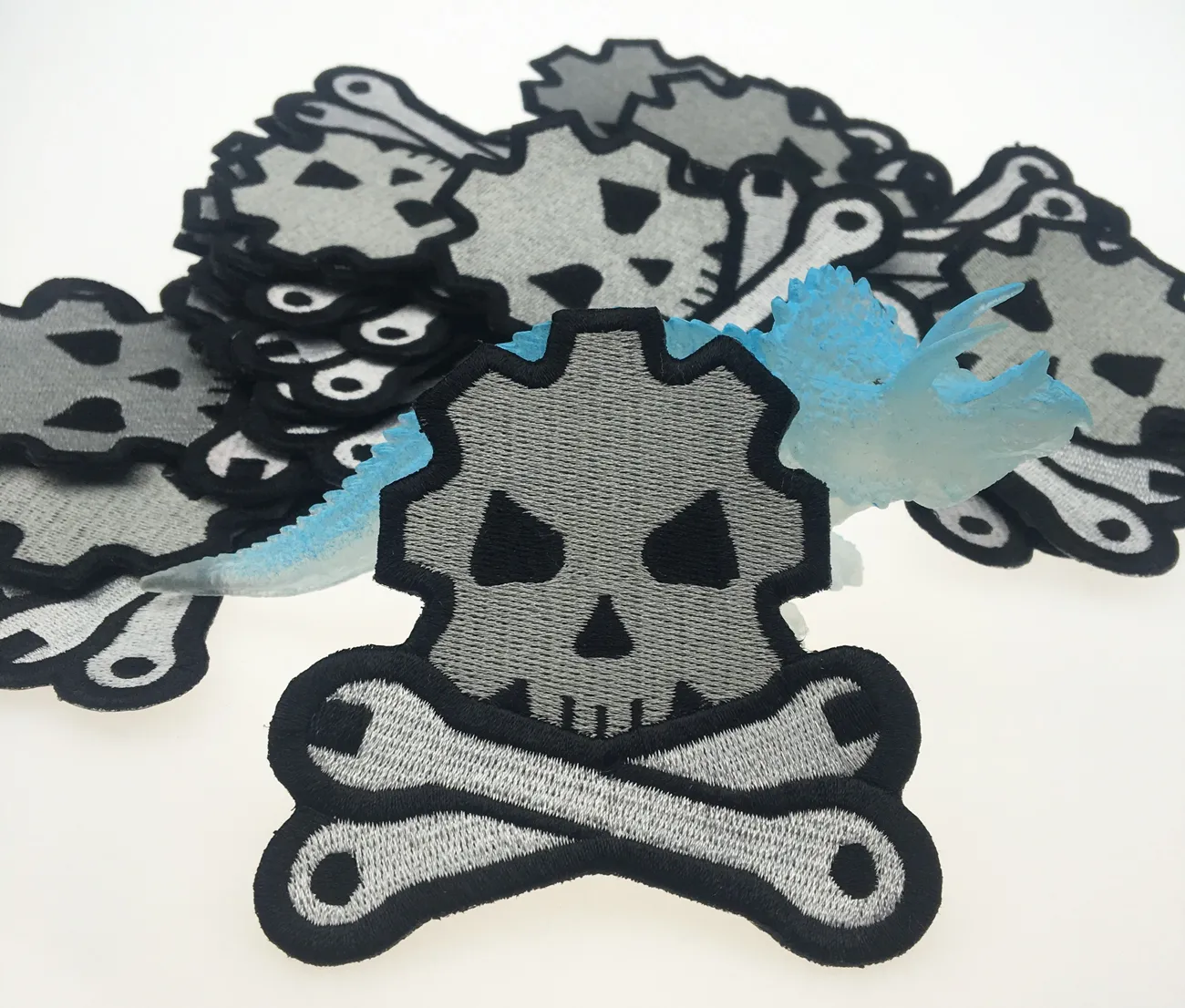 Cheap Skull Bone Tool Embroidered Iron On Patch Jacket Emblem 100% Embroidery Applique Badge 8.7cm*8cm G0042 