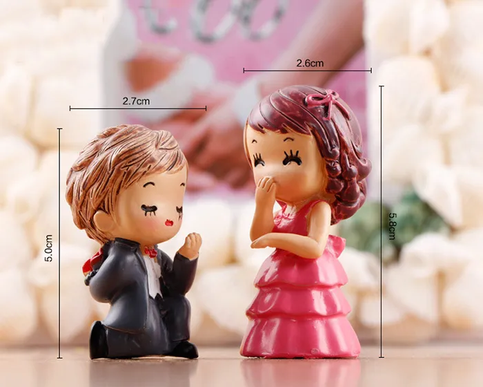 MOQ Happy Lover figura propuesta de boda de hadas miniatura Gnomos jardín césped casa mesa Adornos decoración o regalos del amante al por mayor
