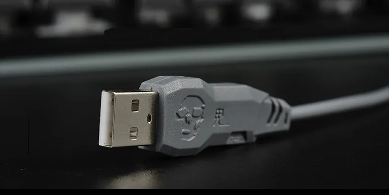 Yeni Marka USB Kablolu Oyun Klavyesi Renkli Arkadan Aydınlatmalı İnce Optik Klavye Mekanik Dokunuş Hissedin Üç Renkli Arka Işıklar