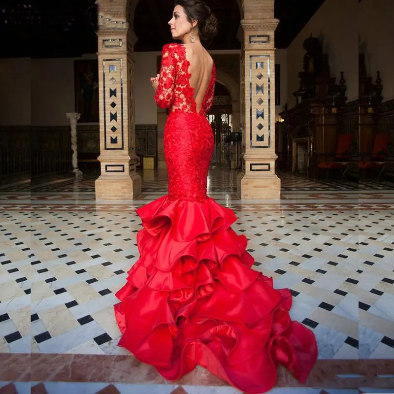 Robes de bal élégantes en dentelle rouge 2017 sexy dos ouvert manches longues robes de soirée à plusieurs niveaux sirène longueur de plancher robe de concours formelle