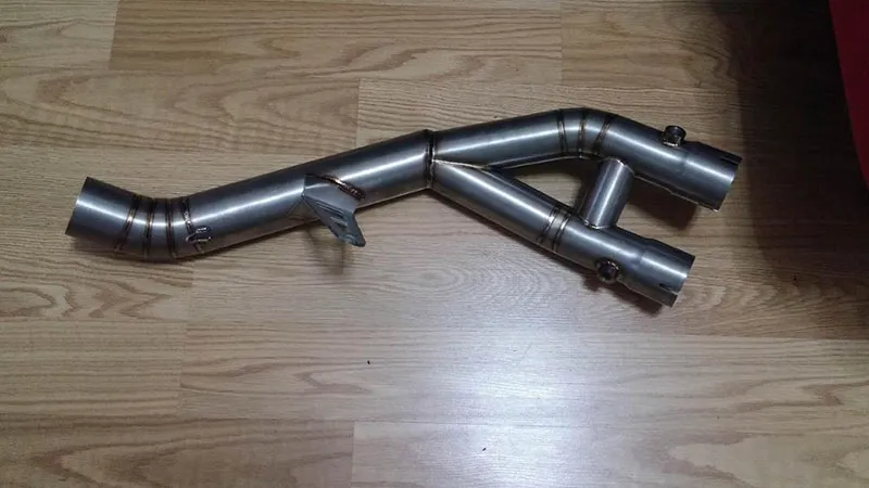 TKOSM Motorcykel Avgas Middle Pipe YZF R1 2015 2016 Rostfritt stål motorcykel Avgas Midlänk Rör för Yamaha YZF R1