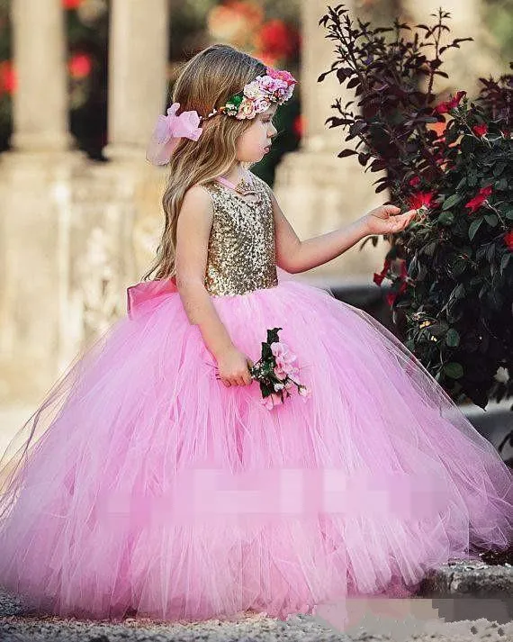 Vestidos de chicas de flores de tul rosa rosa Nuevo lentejuelas doradas brillantes Top Hollow Back First Communion Vestidos Vestidos de princesa de vestidos de pelota