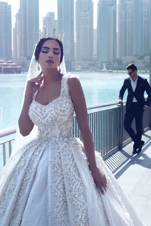 Luxo Dubai Pérolas De Casamento Vestido Com 3D Floral Applique Querida Abrir Sem Encosto Vestidos de Casamento 2017 Lindo A Linha de Casamento Vestido De Noiva