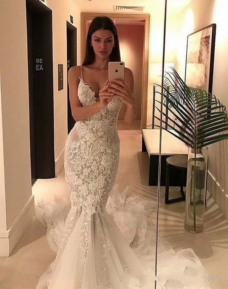 Seksowne spaghetti paski V Neck Syrenki Suknie Ślubne 2020 Nowe Backless Sweep Pociąg Koronki Aplikacje Wedding Suknie Ślubne 057