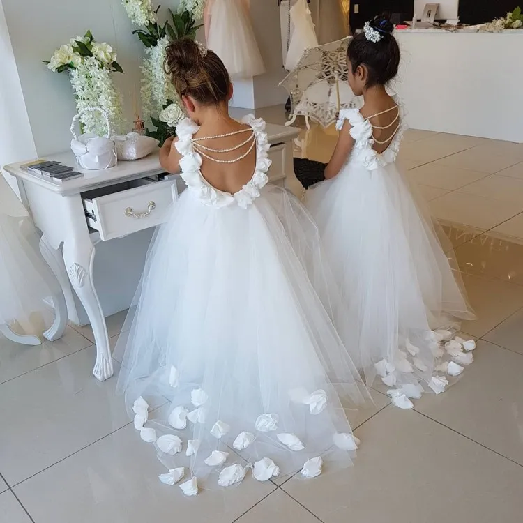 Lovely White Flower Girls Dresses For Weddings Scoop Ruffles Lace Tulle Pearls Backless Princess Children Wedding Birthday Party Dresses