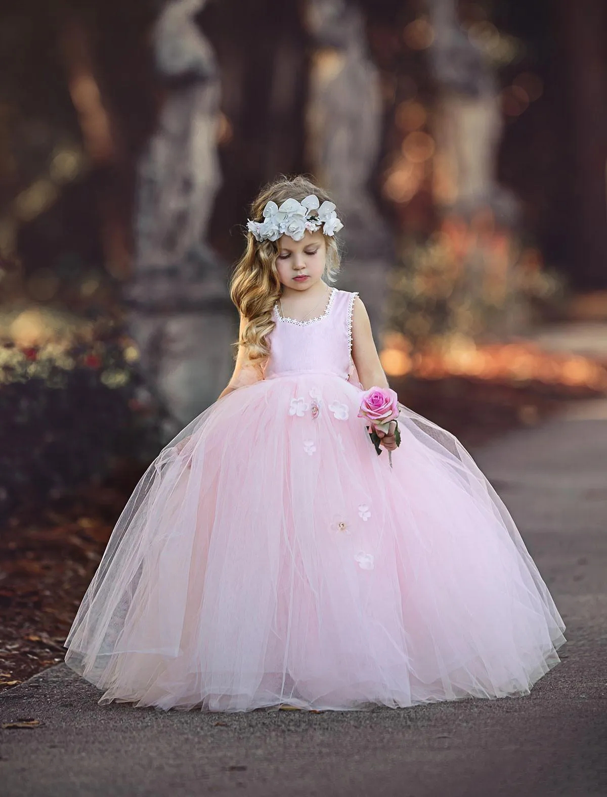 Light Pink Flower Girls Dresses Scoop Neckline Sleeveless Birthday Dress Back Zipper Ball Gown With Handmade Flowers Tiered Custom Made