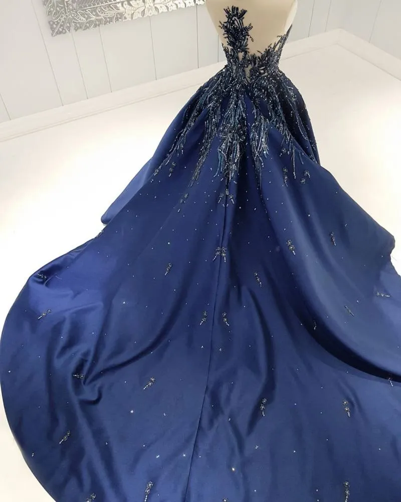 Marineblaue Ballkleid-Abendkleider mit Perlen, transparent, herzförmiger Ausschnitt, Pailletten, rückenfrei, Ballkleider, Hofzug, Satin, formelles Kleid