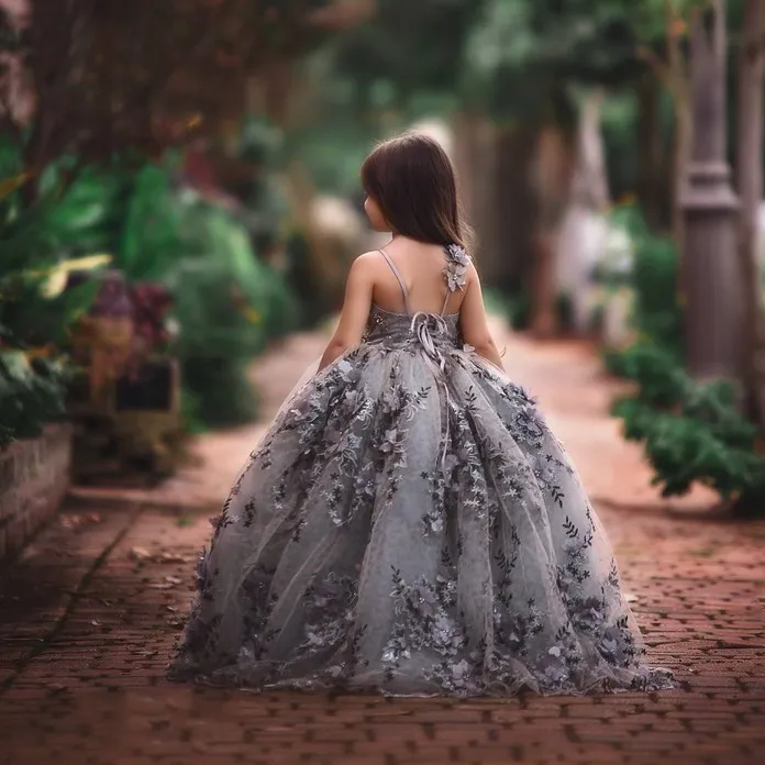Yüksek Kalite Dantel Küçük Kızlar Pageant elbise 3D Aplikler Toddler Balo Çiçek Kız Elbise Kat Uzunluk Boncuklu İlk Communion Abiye
