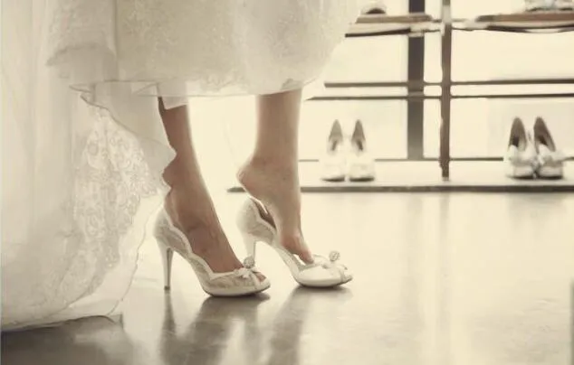 2019 Nuovo stile moda all'ingrosso tacco alto bianco peep toe scarpe da sposa sposa piattaforma sposa